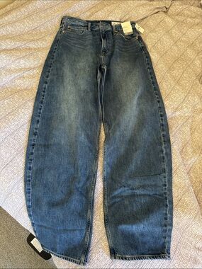 GAP High-Rise Barrel Jeans in Faded Blue Denim